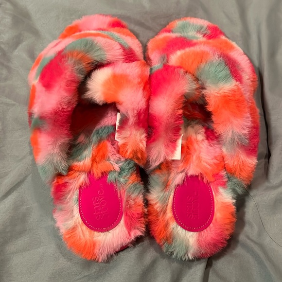 Shoes - House slippers, like new. Size 9/10